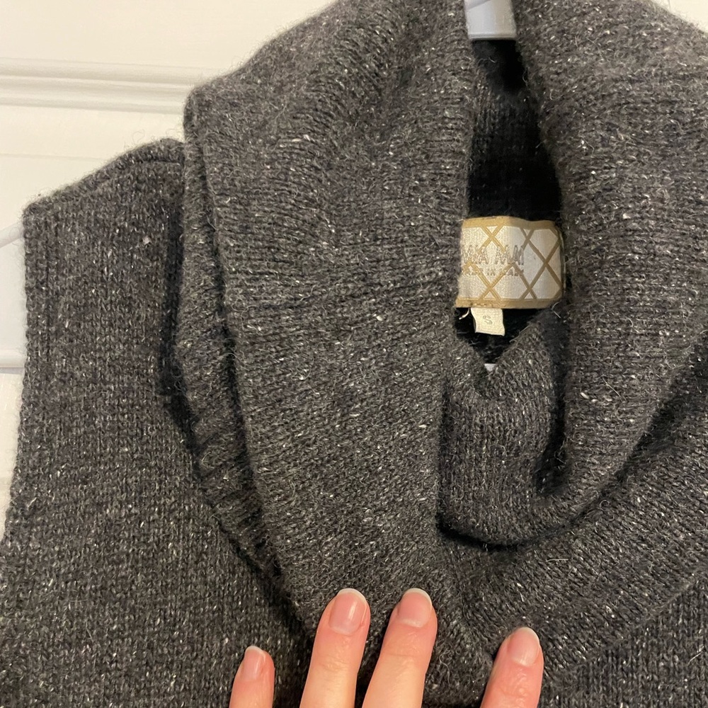 MIA MAI Wool Silk Blend Sleeveless Turtleneck Sweater - Picture 7 of 8